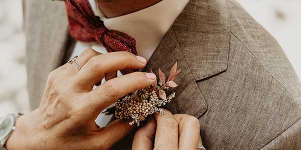 Guía de uso del boutonnière o prendido